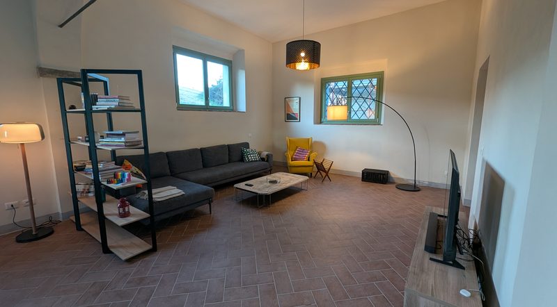 Il soggiorno della Leopoldina, con gli infissi originali in verde salvia